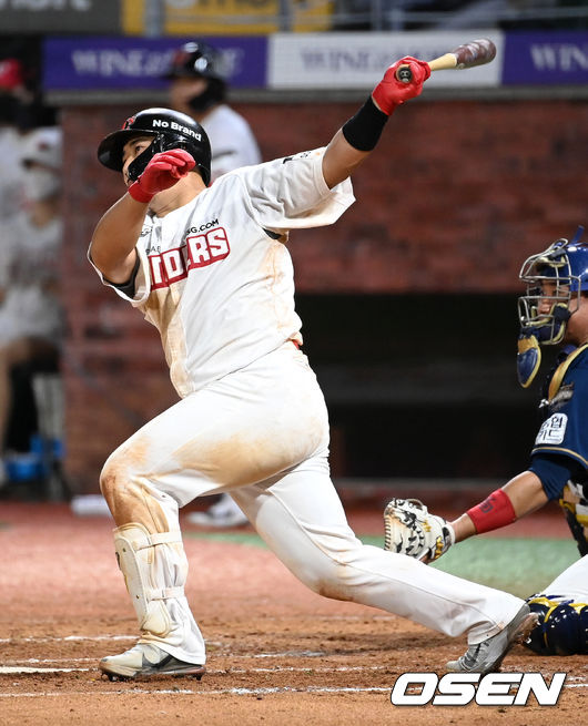 8회말 2사 2,3루 SSG 이현석이 달아나는 2타점 적시 좌익선상 안타를 때려내고 있다. 2021.09.01 /cej@osen.co.kr