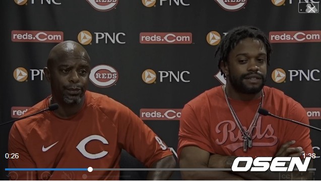 [사진] 2일(한국시간) 화상 인터뷰에 나란히 참가한 델리노 드쉴즈 신시내티 1루 코치(왼쪽)와 델리노 드쉴즈 신시내티 외야수. <신시내티 레즈 구단 제공 영상 캡처>