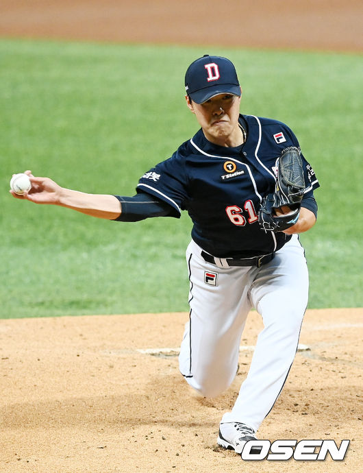 두산 선발 최원준이 마운드 위에서 힘차게 공을 뿌리고 있다.  21.08.13/rumi@osen.co.kr