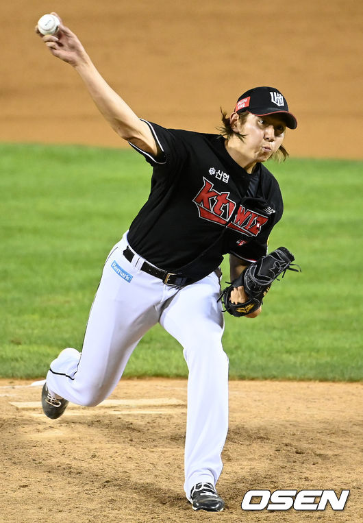 KT 이대은이 힘차게 공을 뿌리고 있다. 2021.08.07 / rumi@osen.co.kr