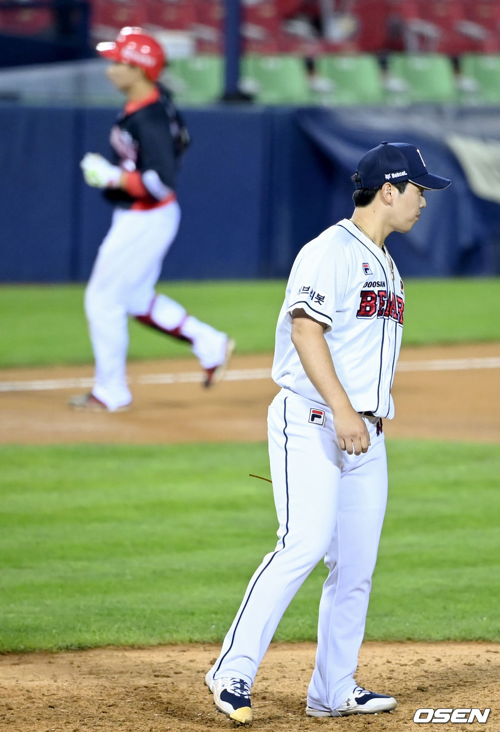 9회초 2사 3루 두산 김명신이 KIA 최원준에게 역전 2점 홈런을 허용, 아쉬워하고 있다. 2021.09.01/ksl0919@osen.co.kr