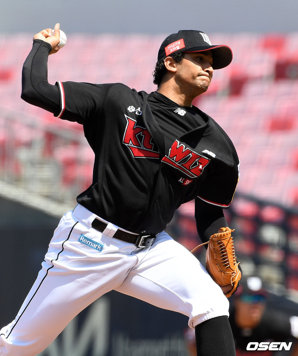 KT 쿠에바스가 역투하고 있다. 2021.05.30 /jpnews@osen.co.kr