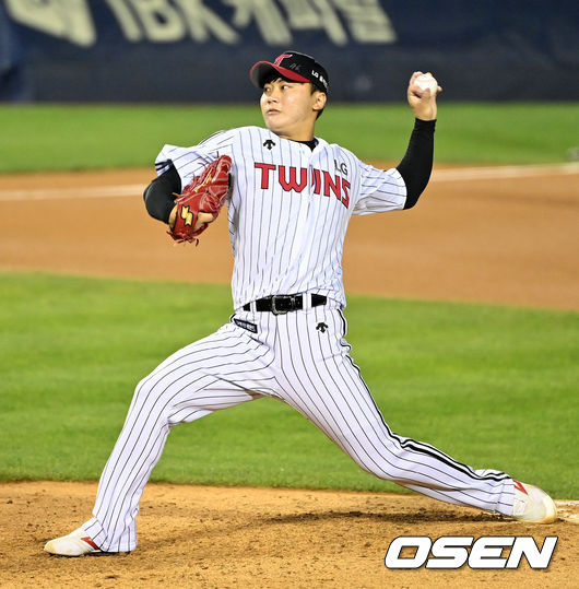 6회초 LG 김윤식이 역투하고 있다. 2021.08.26 /jpnews@osen.co.kr