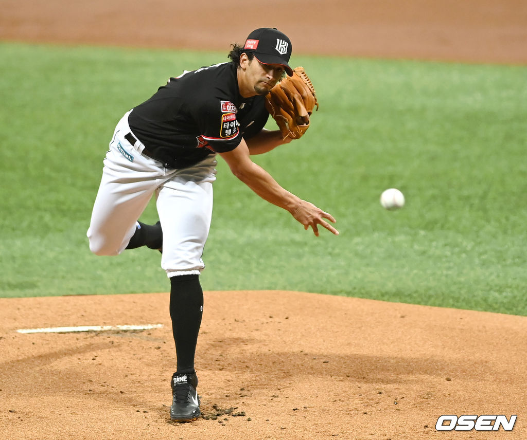 1회말 쿠에바스가 역투하고 있다. 2021.09.03/ youngrae@osen.co.kr