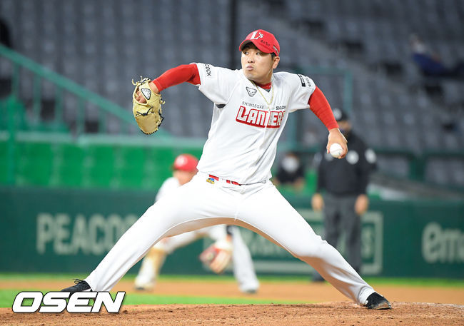 김택형은 3일 인천SSG랜더스필드에서 열린 ‘2021 신한은행 SOL KBO리그’ 두산 베어스와 시즌 10차전에서 팀이 3-1로 앞선 9회초 등판해 무실점으로 팀 승리를 지켰다. 프로 첫 세이브를 기록했다./ soul1014@osen.co.kr