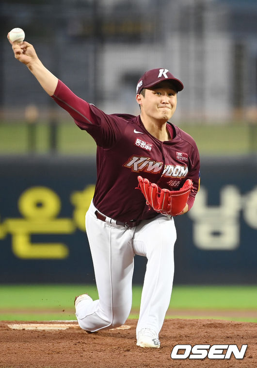 홍원기 감독은 4일 고척스카이돔에서 열리는 SSG 랜더스와 시즌 13차전을 앞두고 최원태의 호투를 기대했다. /youngrae@osen.co.kr