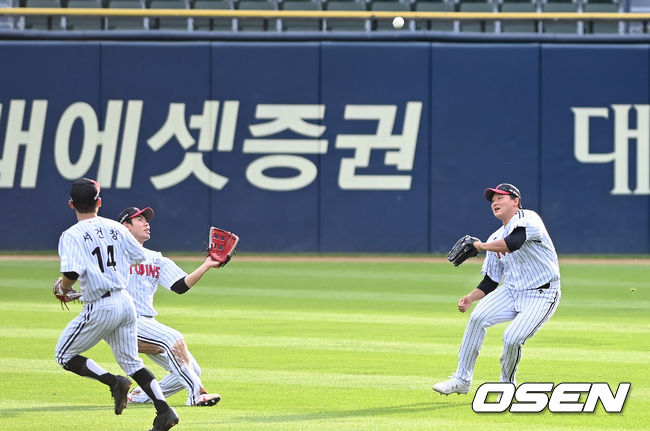 2회초 1사 LG 홍창기가 KT 배정대의 타구를 잡아내고 있다. 2021.09.04/ youngrae@osen.co.kr