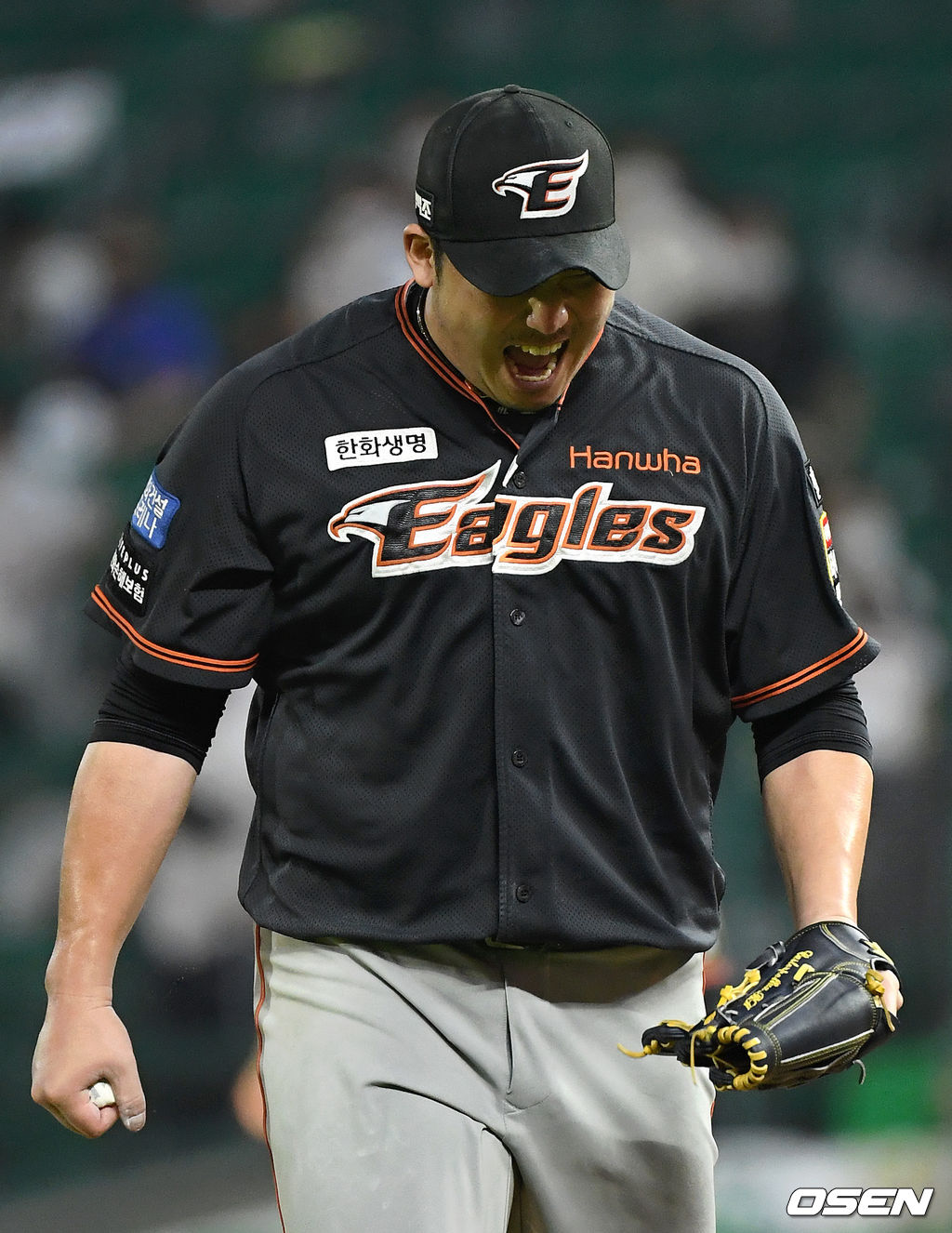 10일 오후 인천 SSG 랜더스필드에서 SSG 랜더스와 한화 이글스의 경기가 열렸다.6회말 2사 만루에서 한화 김민우가 SSG 로맥을 삼진으로 처리하고 환호하고 있다. 2021.07.10 /sunday@osen.co.kr