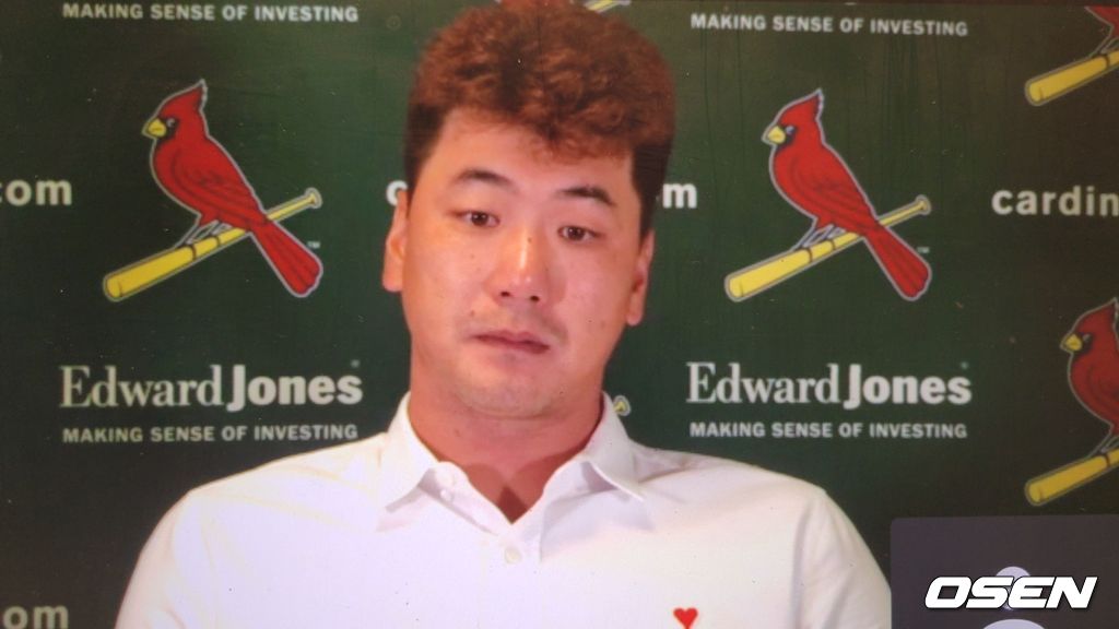 [사진]세인트루이스의 김광현이 5일(한국시간) 밀워키와의 원정 경기를 마친 뒤 화상 인터뷰를 진행하고 있다. <세인트루이스 카디널스 구단 제공 영상 캡처>