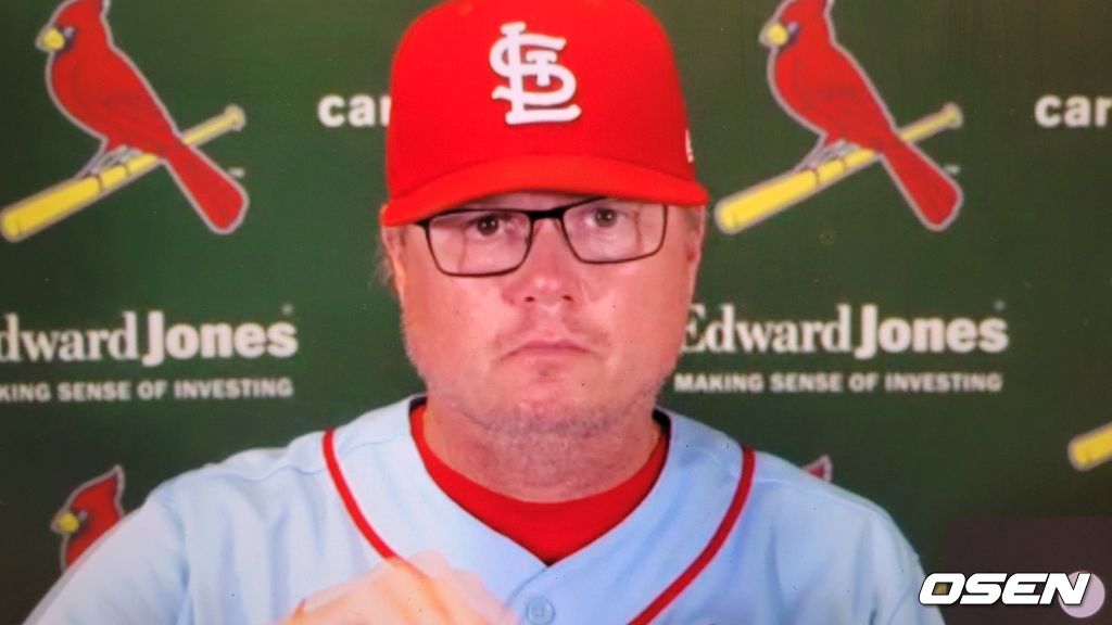 [사진] 세인트루이스의 마이크 쉴트 감독이 5일(한국시간) 밀워키와의 원정 경기를 마치고 화상 인터뷰를 진행하고 있다. <세인트루이스 카디널스 구단 제공 영상 캡처>