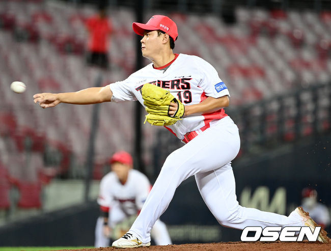 6회초 KIA 윤중현이 역투하고 있다. 2021.08.25/youngrae@osen.co.kr