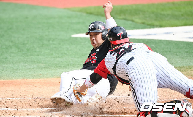 3회초 무사 1,3루 KT 조용호의 유격수 땅볼 때 LG 오지환의 야수선택으로 3루 주자 허도환이 선취득점을 올리고 있다.  2021.09.05 / soul1014@osen.co.kr