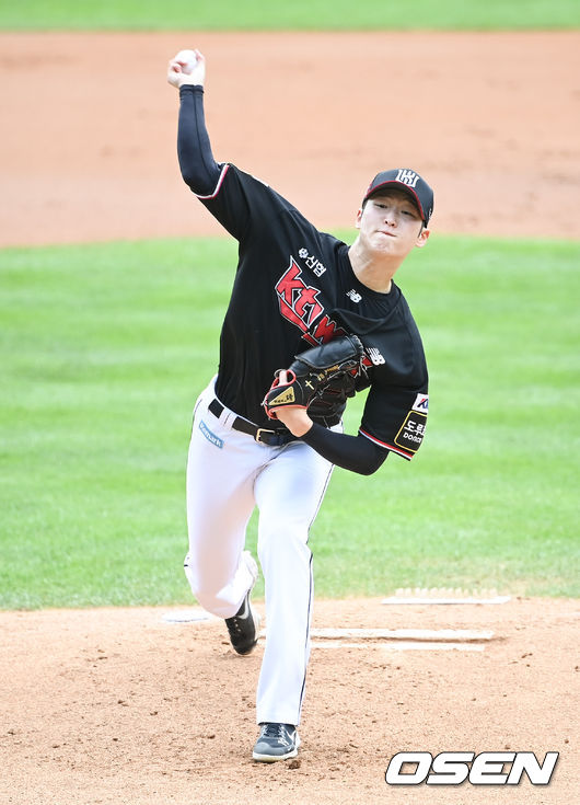 1회말 KT 선발투수 배제성이 역투하고 있다.  2021.09.05 