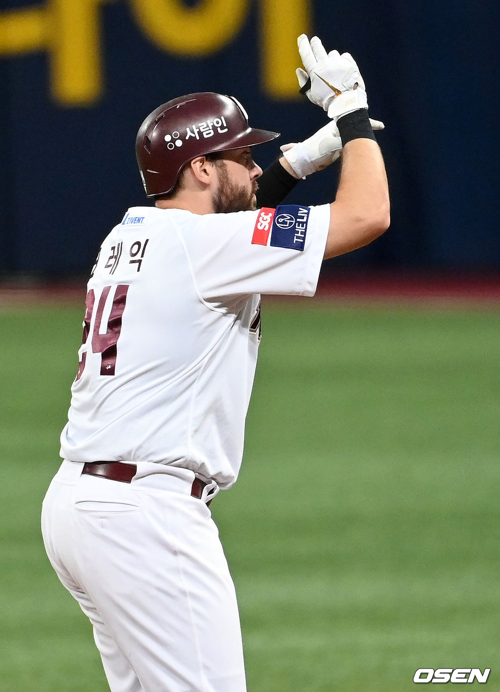 5일 오후 서울 고척 스카이돔에서 ‘2021 신한은행 SOL KBO리그’ 키움 히어로즈와 SSG 랜더스 경기가 열렸다.8회말 1사 1, 2루 상황 키움 크레익이 달아나는 1타점 적시 2루타를 날리고 2루에 안착해 기뻐하고 있다. 2021.09.05 / dreamer@osen.co.kr