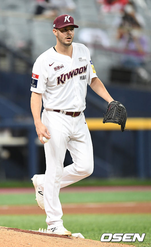 6회초 2사 2루 키움 브리검이 통증을 호소하고 있다. 2021.07.07/youngrae@osen.co.kr