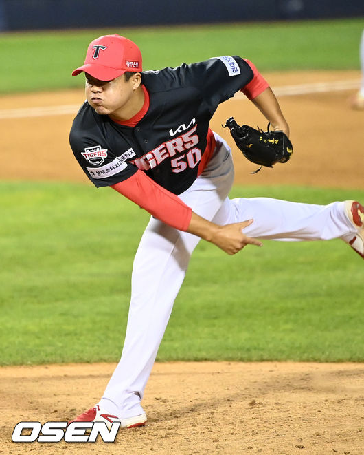 8회말 마운드에 오른 KIA 장현식이 힘차게 공을 뿌리고 있다. 21.08.19/ rumi@osen.co.kr