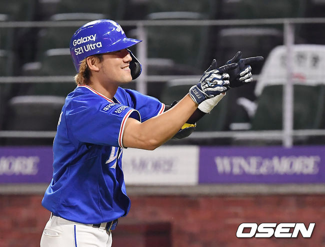 1일 오후 인천SSG 랜더스필드에서 ‘2021 신한은행 SOL KBO리그’ SSG 랜더스와 삼성 라이온즈의 경기가 열렸다.연장 10회초 1사 삼성 김상수가 솔로 홈런을 때린 뒤 기뻐하고 있다. 2021.07.01/youngrae@osen.co.kr