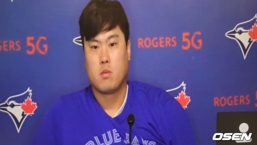 [사진] 토론토의 류현진이 7일(한국시간) 뉴욕 양키스와의 원정 경기 선발 등판을 마친 뒤 화상 인터뷰를 진행하고 있다. <토론토 블루제이스 구단 제공 영상 캡처>