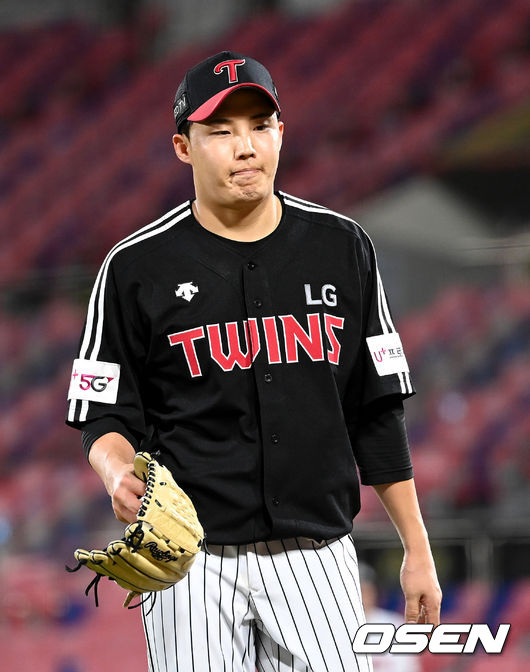 7회말 1사 1, 2루 상황 LG 선발 임찬규가 마운드를 내려가고 있다. 2021.08.19 / dreamer@osen.co.kr