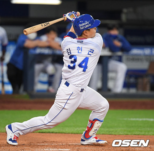 21일 대구삼성라이온즈파크에서 ‘2021 신한은행 SOL KBO리그’ 삼성 라이온즈와 KIA 타이거즈의 경기가 진행됐다.4회말 2사 3루 삼성 김헌곤이 역전 1타점 적시 2루타를 날리고 있다. / soul1014@osen.co.kr