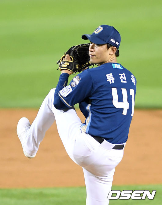8회말 NC 류진욱이 역투하고 있다. 