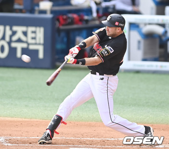 2회초 2사 1루 KT 호잉이 투런 홈런을 때려내고 있다. 2021.09.04/ youngrae@osen.co.kr