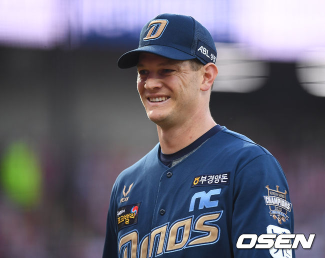 10일 광주-기아 챔피언스필드에서 ‘2021 신한은행 SOL KBO 리그’ KIA 타이거즈와 NC 다이노스의 경기가 열렸다.4회말 이닝을 마친 NC 루친스키가 미소를 짓고 있다. /youngrae@osen.co.kr