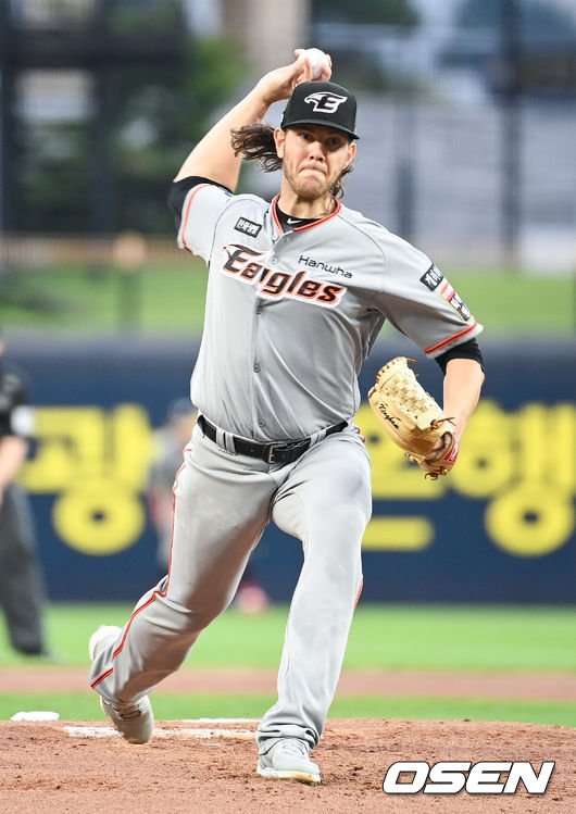 1회말 한화 선발투수 킹험이 역투하고 있다.  2021.08.11 / soul1014@osen.co.kr