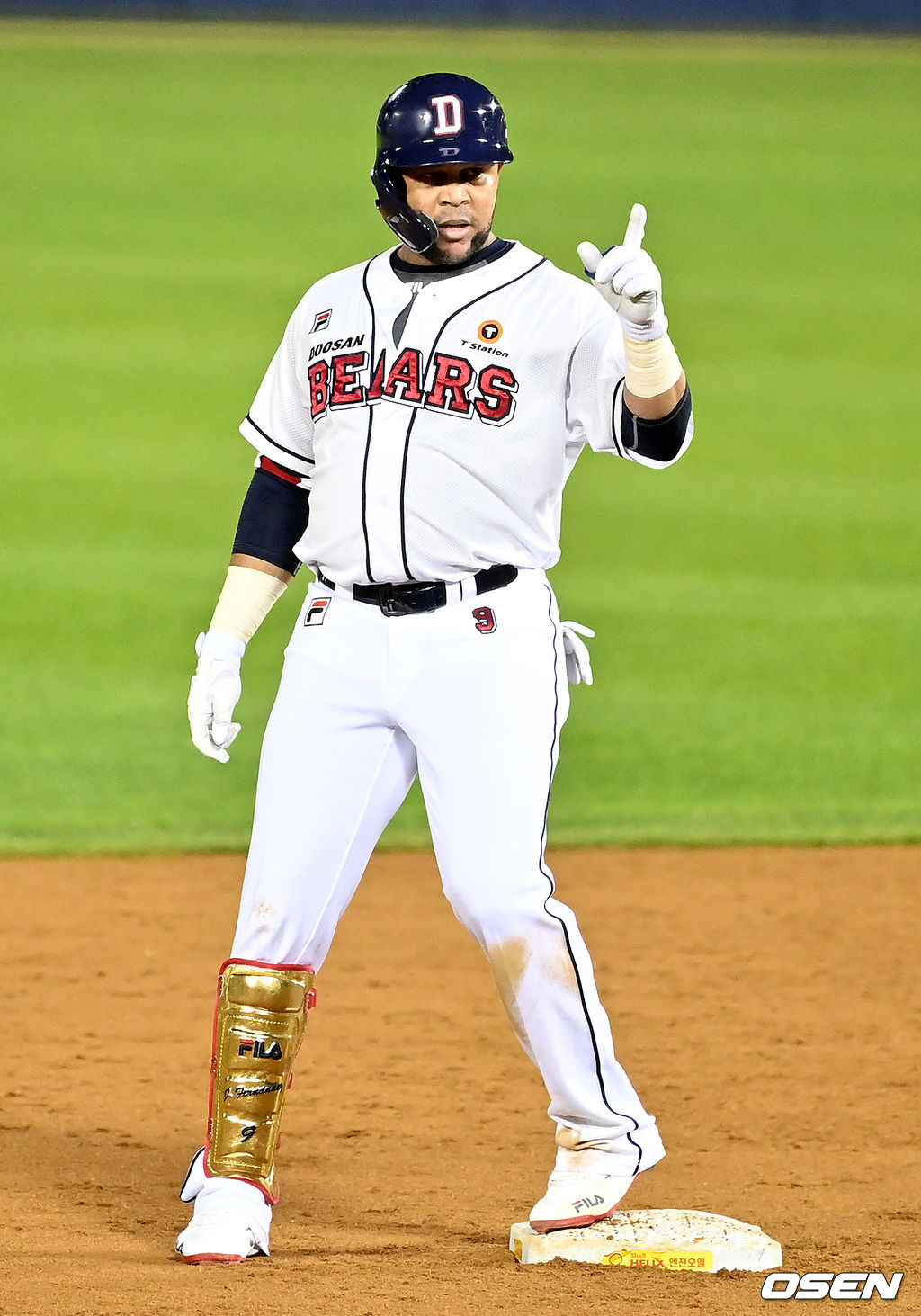 5회말 무사에서 두산 페르난데스가 2루타를 날리고 세리머니를 하고 있다. 2021.09.08 /jpnews@osen.co.kr