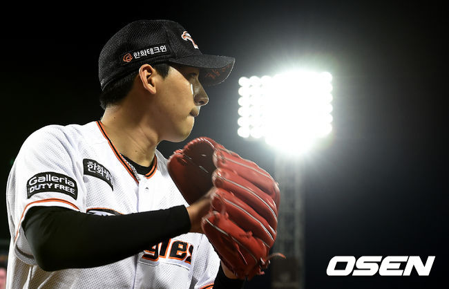 한화 김재영이 6회초 투구를 준비하고 있다. /jpnews@osen.co.kr