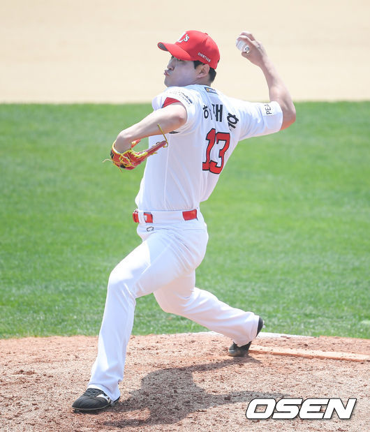 SSG 랜더스 우완 하재훈은 10일 이천 LG챔피언스파크에서 열린 LG 트윈스 2군과 퓨처스리그 경기에서 ⅔이닝 동안 2피안타 1탈삼진 2볼넷 2실점으로 패전투수가 됐다. / soul1014@osen.co.kr