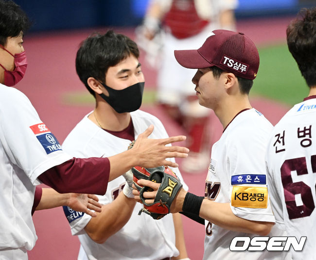 8회초를 마친 키움 2루수 김혜성이 덕아웃으로 들어오며 아쉬운 표정을 짓고 있다. 21.09.10/rumi@osen.co.kr