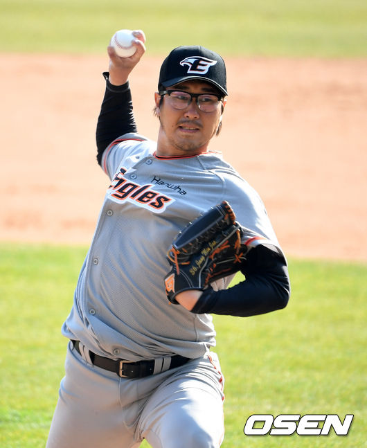 9회말 한화 장민재가 역투하고 있다. /jpnews@osen.co.kr