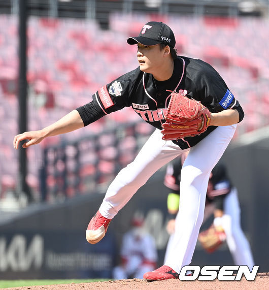 12일 오후 광주기아챔피언스필드에서 ‘2021 신한은행 SOL KBO리그’ KIA 타이거즈와 NC 다이노스의 더블헤더 1차전이 열렸다.2회초 KIA 선발 한승혁이 힘차게 공을 뿌리고 있다. 2021.09.12 / dreamer@osen.co.kr