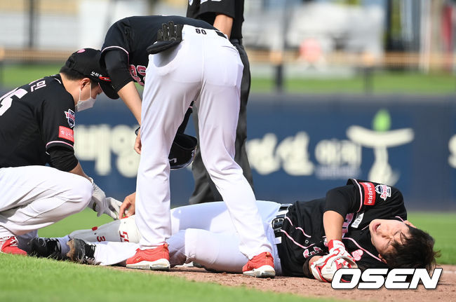 12일 오후 광주기아챔피언스필드에서 ‘2021 신한은행 SOL KBO리그’ KIA 타이거즈와 NC 다이노스의 더블헤더 1차전이 열렸다. 7회말 2사 1, 2루 상황 KIA 이정훈이 내야 땅볼을 치고 1루로 뛰다 쓰러진 뒤 부상을 입고 고통스러워하고 있다. 2021.09.12 / dreamer@osen.co.kr