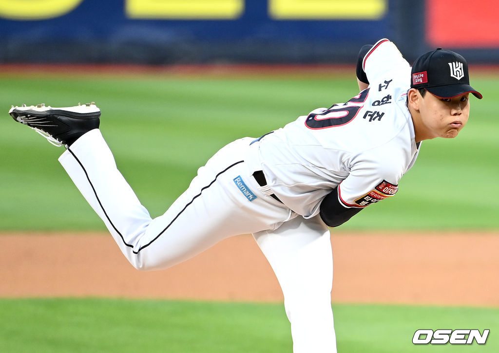 KT 선발 소형준이 힘차게 공을 뿌리고 있다. 2021.08.19 / dreamer@osen.co.kr