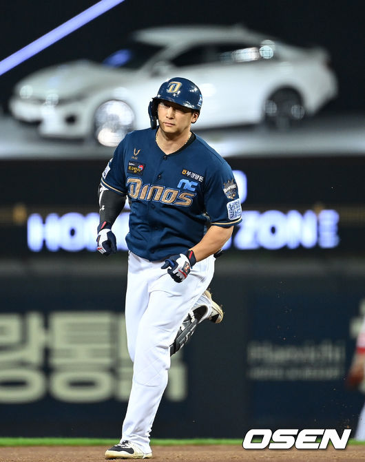 12일 오후 광주기아챔피언스필드에서 ‘2021 신한은행 SOL KBO리그’ KIA 타이거즈와 NC 다이노스의 더블헤더 2차전이 열렸다. 7회초 2사 1루 상황 NC 나성범이 달아나는 중월 투런포를 날리고 그라운드를 돌고 있다. 2021.09.12 / dreamer@osen.co.kr