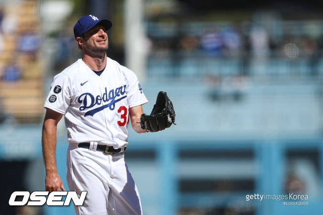 [사진] 슈어저는 2021년 9월 13일(한국시간) 미국 캘리포니아주 로스앤젤레스 다저 스타디움에서 열린 ‘2021 메이저리그’ 샌디에이고 파드리스와 홈경기에서 선발 등판해 9이닝 무실점으로 팀의 8-0 완승을 이끌었다. ⓒGettyimages(무단전재 및 재배포 금지)