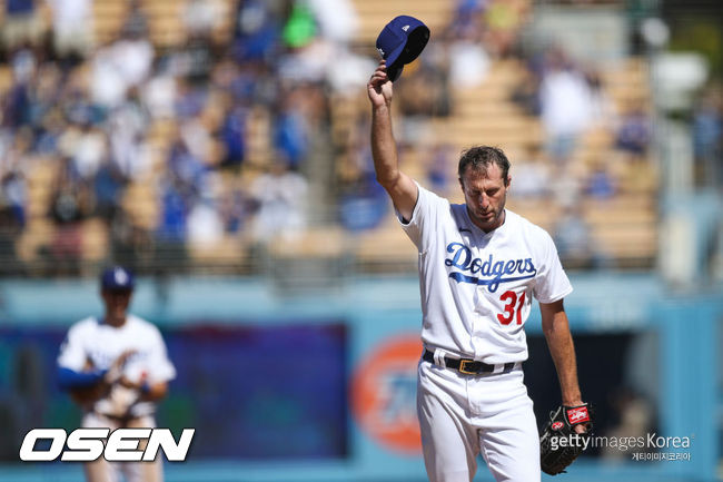 [사진] 슈어저는 2021년 9월 13일(한국시간) 미국 캘리포니아주 로스앤젤레스 다저 스타디움에서 열린 ‘2021 메이저리그’ 샌디에이고 파드리스와 홈경기에서 선발 등판해 8이닝 동안 1피안타 무사사구 무실점으로 팀의 8-0 완승을 이끌었다. ⓒGettyimages(무단전재 및 재배포 금지)