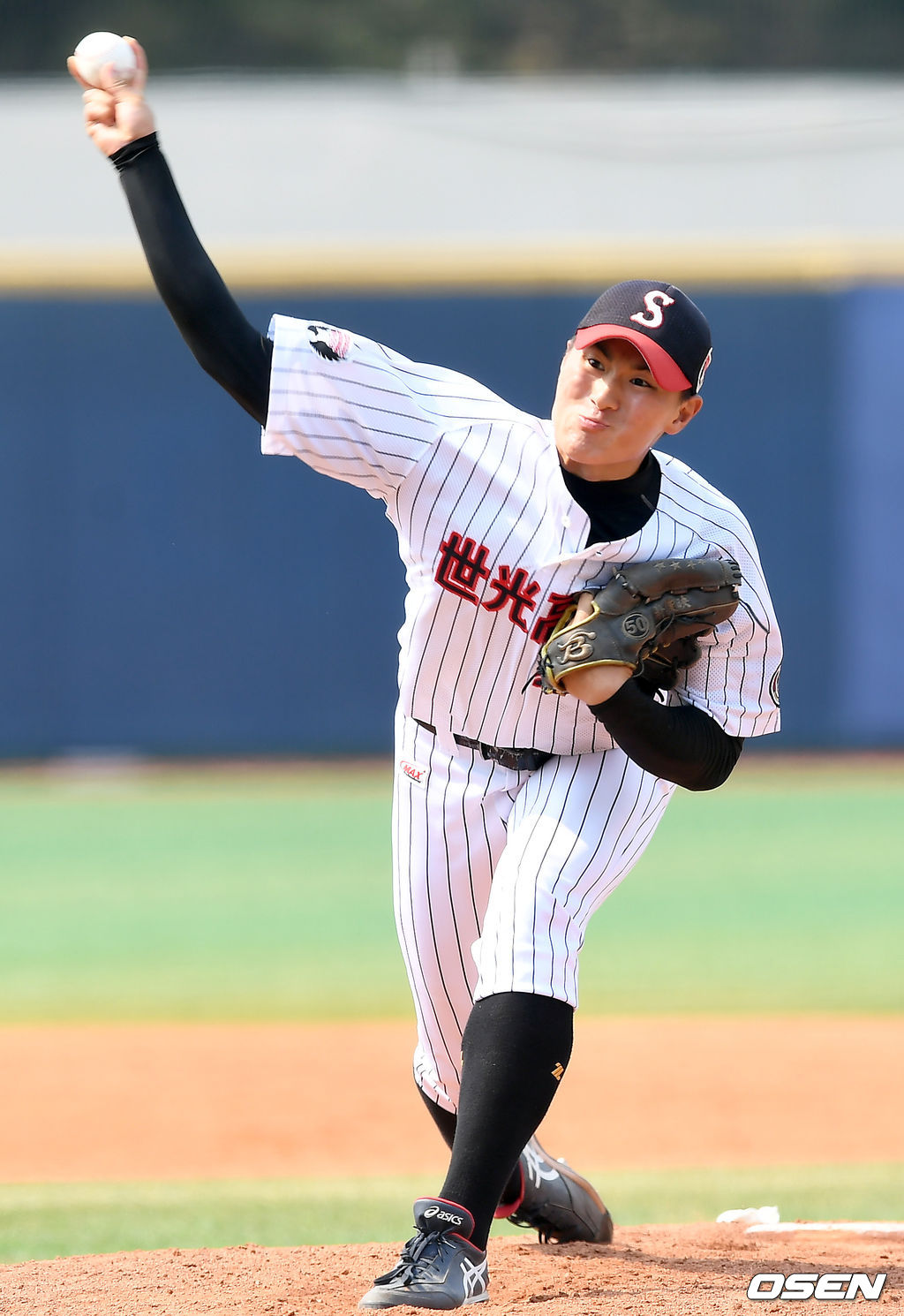 9일 오후 서울 양천구 목동야구장에서 ’75회 황금사자기 전국고교야구 대회’ 배명고와 세광고의 16강전 경기가 열렸다. 1회말 세광고 선발 박준영이 마운드에 올라 힘차게 공을 뿌리고 있다. 2021.06.09 /ksl0919@osen.co.kr