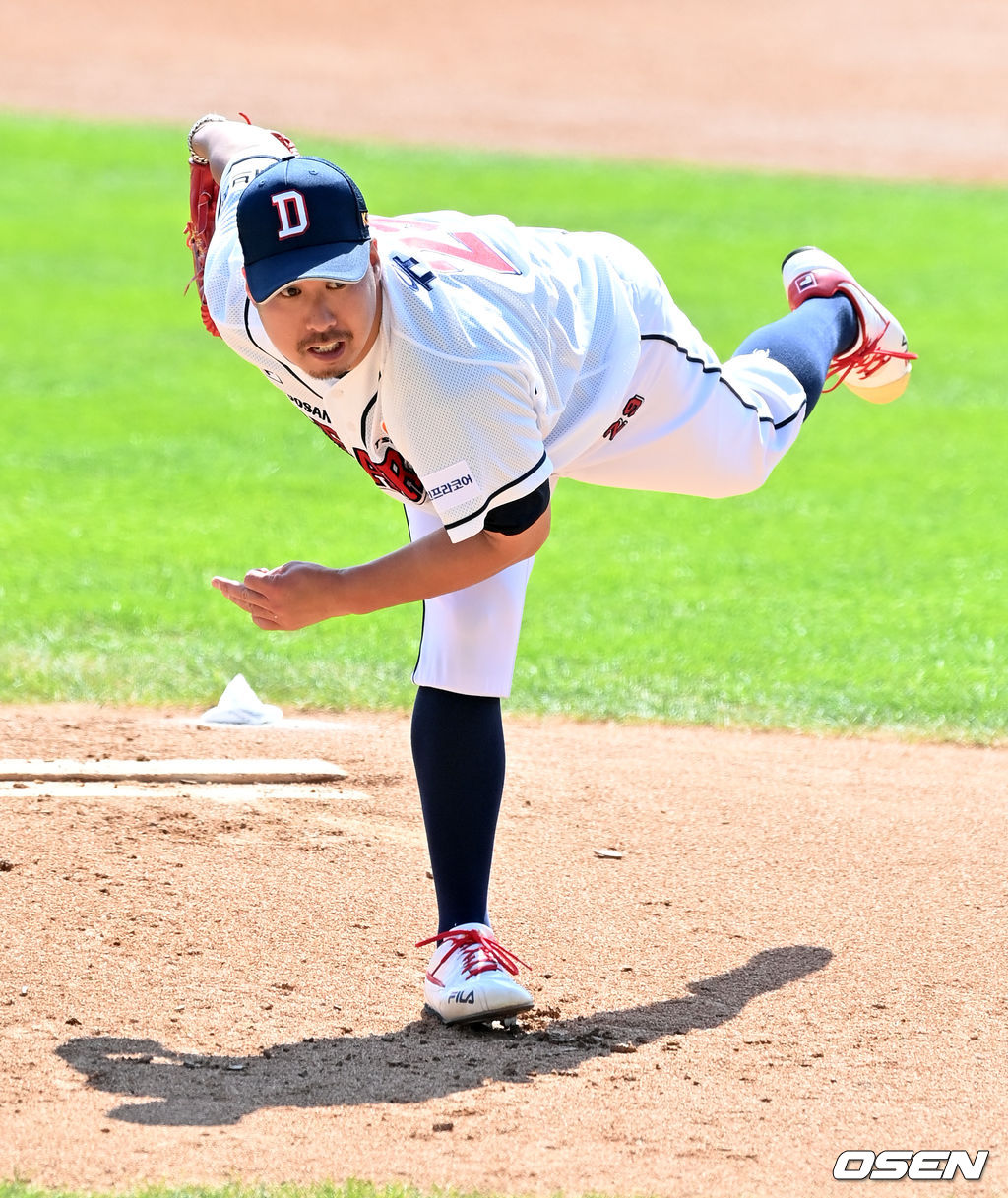 1회초 두산 유희관이 역투하고 있다. 2021.09.12 /jpnews@osen.co.kr