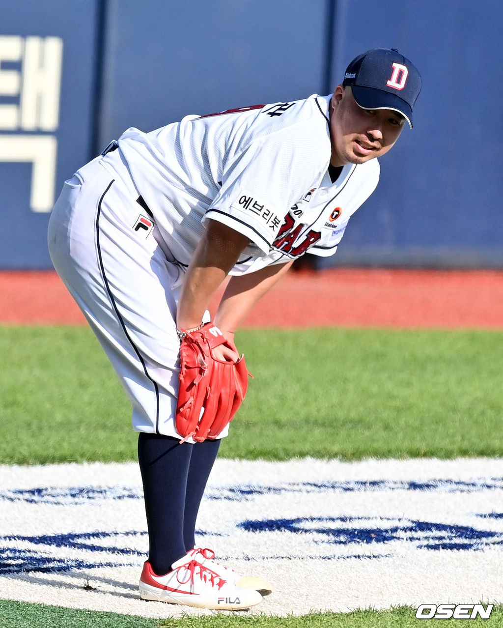 5회초 2사 1,2루에서 두산 유희관이 LG 보어에 1타점 적시 2루타를 허용하며 벤치를 바라보고 있다. 2021.09.12 /jpnews@osen.co.kr