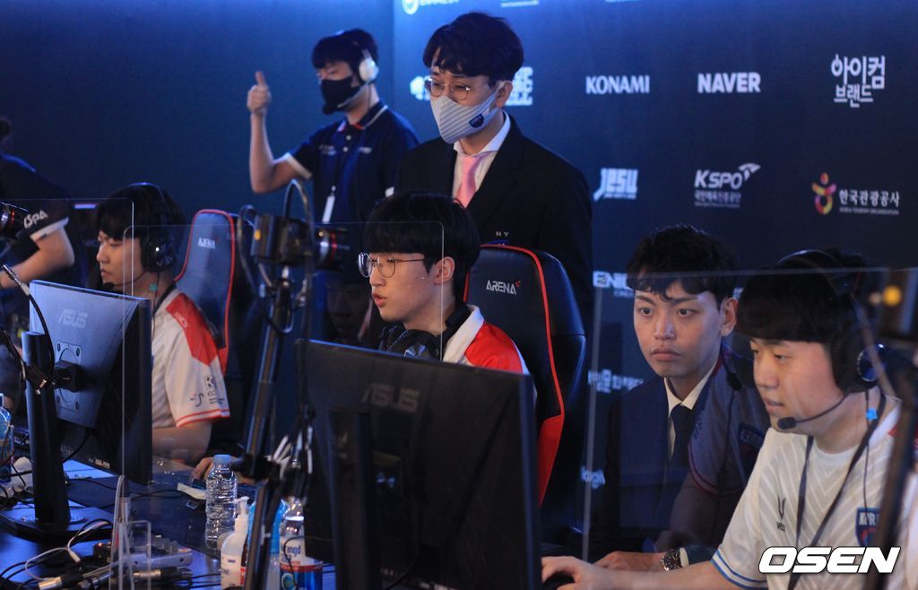 ECEA 2021에 참가한 한국 LOL 팀.