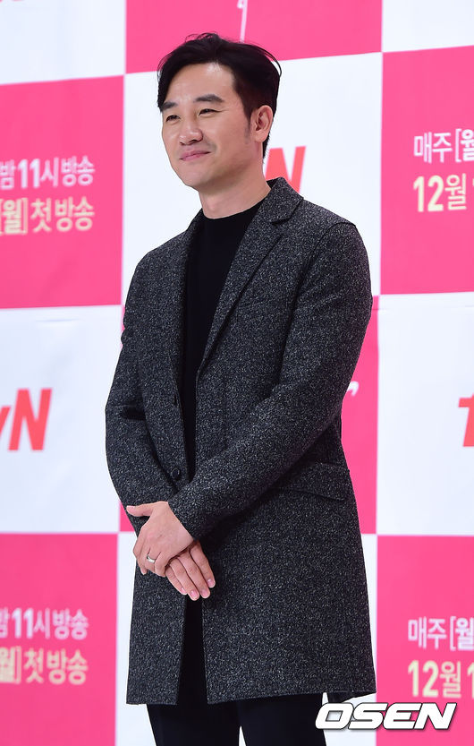 '일리 있는 사랑'(극본 김도우, 연출 한지승)은 두 남자를 동시에 사랑하게 된 여주인공 '김일리(이시영 분)'와 첫 사랑에 빠진 사춘기 소녀같은 아내를 지켜봐야 하는 남편 '장희태(엄태웅 분)', 그리고 일리를 보며 처음으로 여자라는 존재에게 설렘을 느끼게 된 '김준(이수혁 분)'의 사랑을 그리는 감성 멜로 드라마로 오는 12월 1일 첫 방송 예정./ youngrae@osen.co.kr