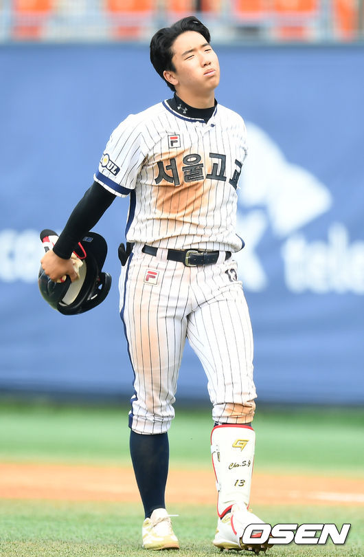 8일 오후 서울 양천구 목동야구장에서 ’75회 황금사자기 전국고교야구 대회’ 서울고와 물금고의 16강전 경기가 열렸다. 이날 서울고는 물금고를 상대로 8-1, 7회 콜드게임으로 승리했다. 7회말 2사 3루 서울고 조세진이 1타점 적시타를 날린 뒤 기뻐하고 있다. 21.06.08 /ksl0919@osen.co.kr