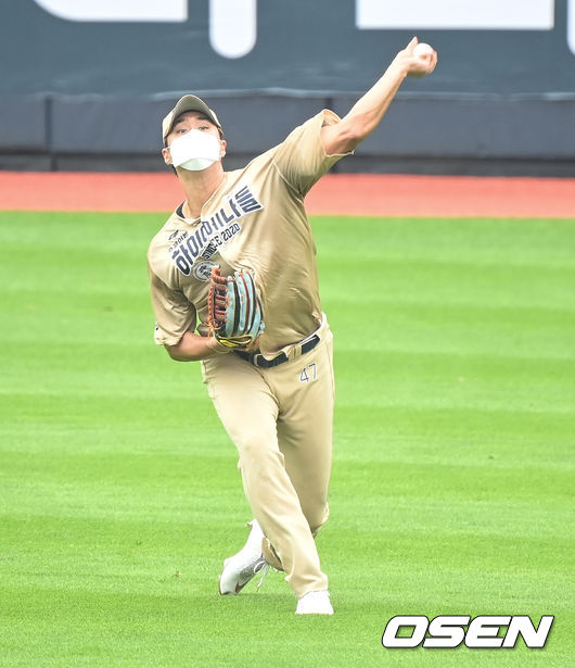 권광민이 홈송구를 하고 있다.  / soul1014@osen.co.kr
