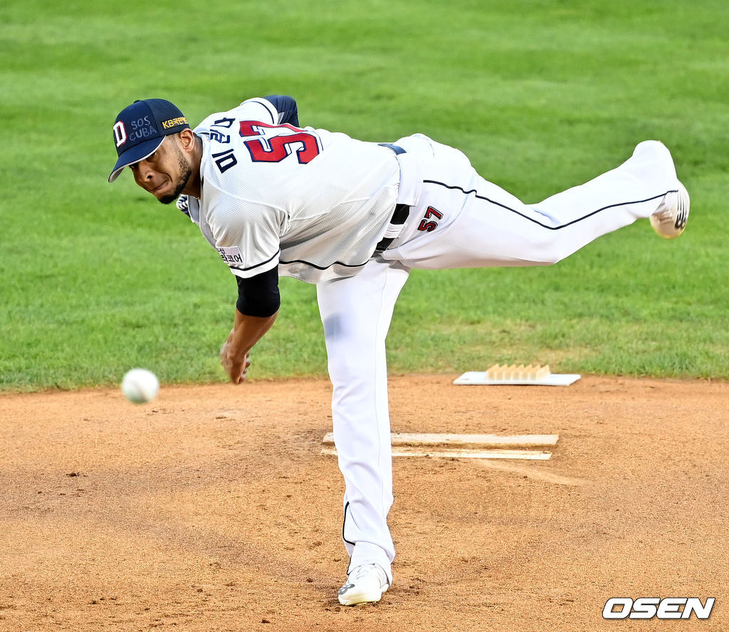 두산 미란다가 역투하고 있다. 2021.09.08 /jpnews@osen.co.kr