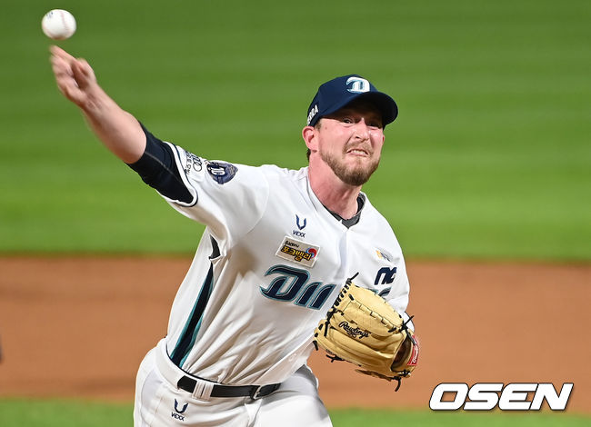 27일 오후 경남 창원 NC파크에서 ‘2021 신한은행 SOL KBO리그’ NC 다이노스와 두산 베어스의 경기가 열렸다.1회초 NC 파슨스가 역투하고 있다. 2021.08.27/youngrae@osen.co.kr