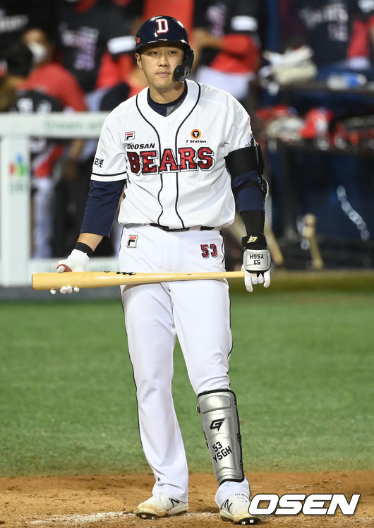 1일 오후 서울 잠실야구장에서 ‘2021 신한은행 SOL KBO 리그’ 두산 베어스와 KIA 타이거즈의 더블헤더 2차전 경기가 열렸다.9회말 2사 두산 양석환이 헛스윙 삼진으로 물러나고 있다. 2021.09.01/ksl0919@osen.co.kr