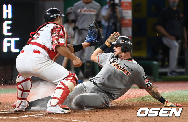 7회초 무사 2,3루에서 한화 이성곤의 희생플라이 때 3루주자 페레즈가 득점을 올리고 있다. 2021.09.14 /sunday@osen.co.kr